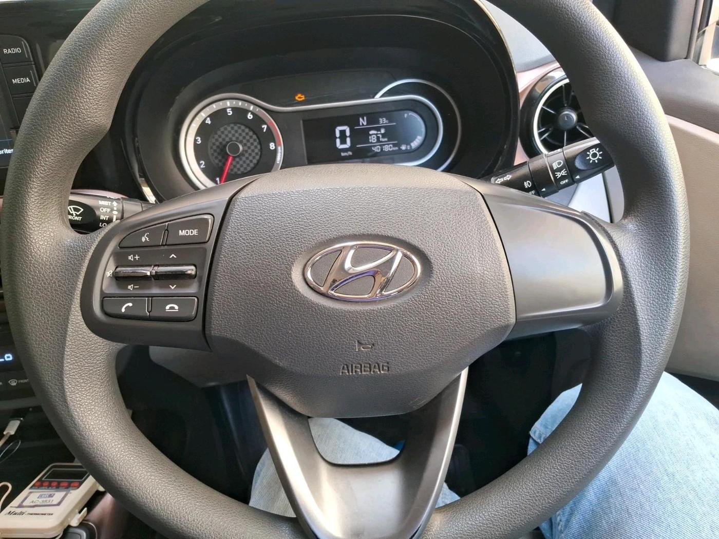 2020 Hyundai AURA SX PLUS 1.2 AMT, CNG, Automatic, 40,180 km, interior