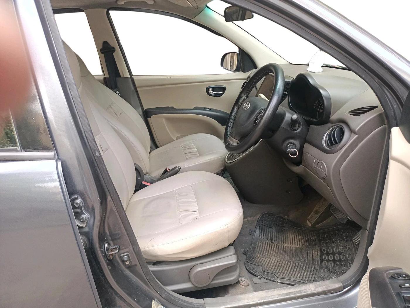 2011 Hyundai i10 ASTA 1.2 AT SUNROOF, Petrol, Automatic, 1,14,476 km, interior