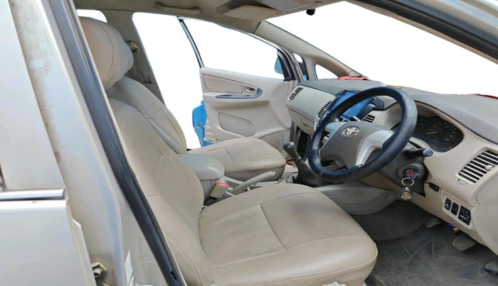 2012 Toyota Innova GX 2.5 8 STR, Diesel, Manual, 1,35,847 km, interior