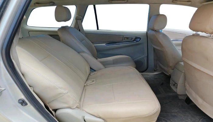 2012 Toyota Innova GX 2.5 8 STR, Diesel, Manual, 1,35,847 km, interior