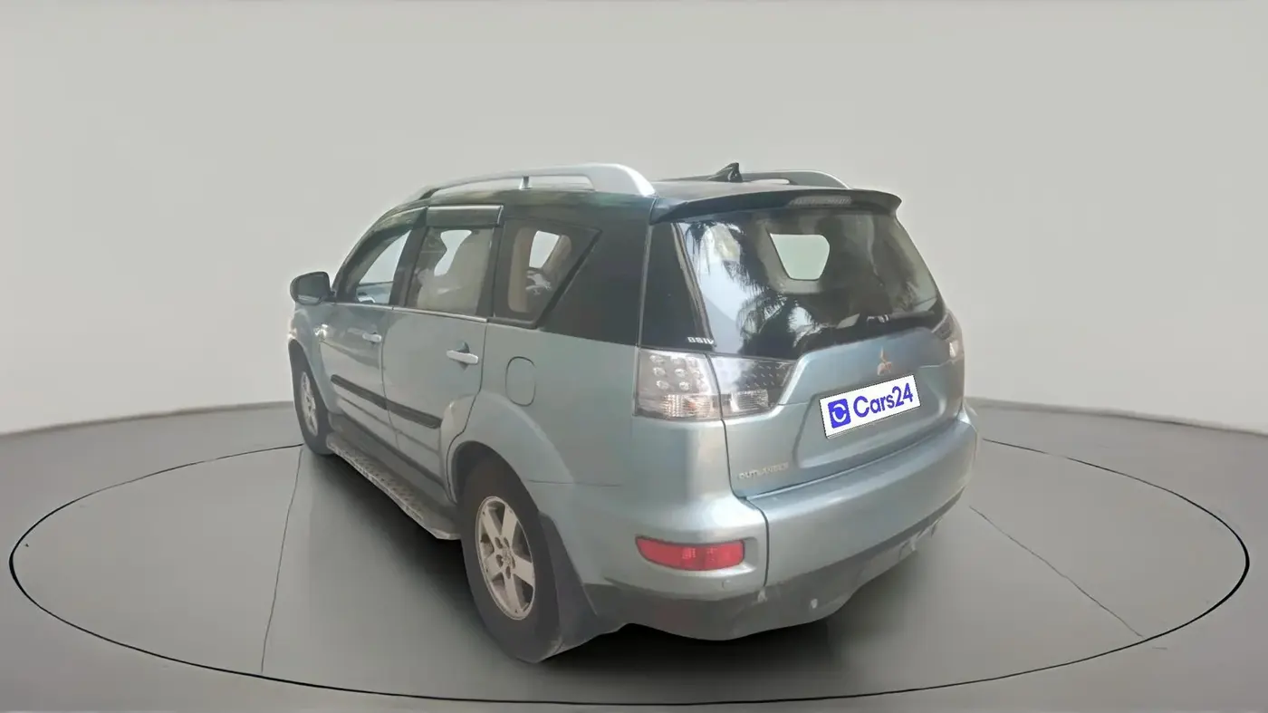 2011 Mitsubishi Outlander 2.4 MIVEC, Petrol, Automatic, 1,49,377 km, exterior
