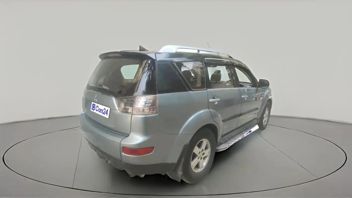 2011 Mitsubishi Outlander 2.4 MIVEC, Petrol, Automatic, 1,49,377 km, exterior