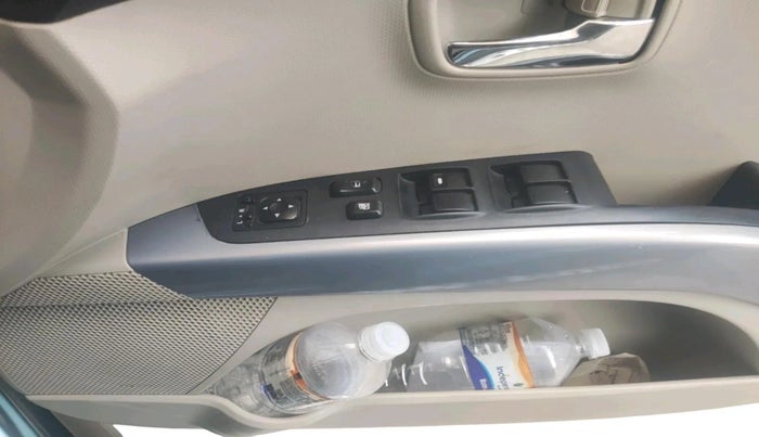 2011 Mitsubishi Outlander 2.4 MIVEC, Petrol, Automatic, 1,49,377 km, interior