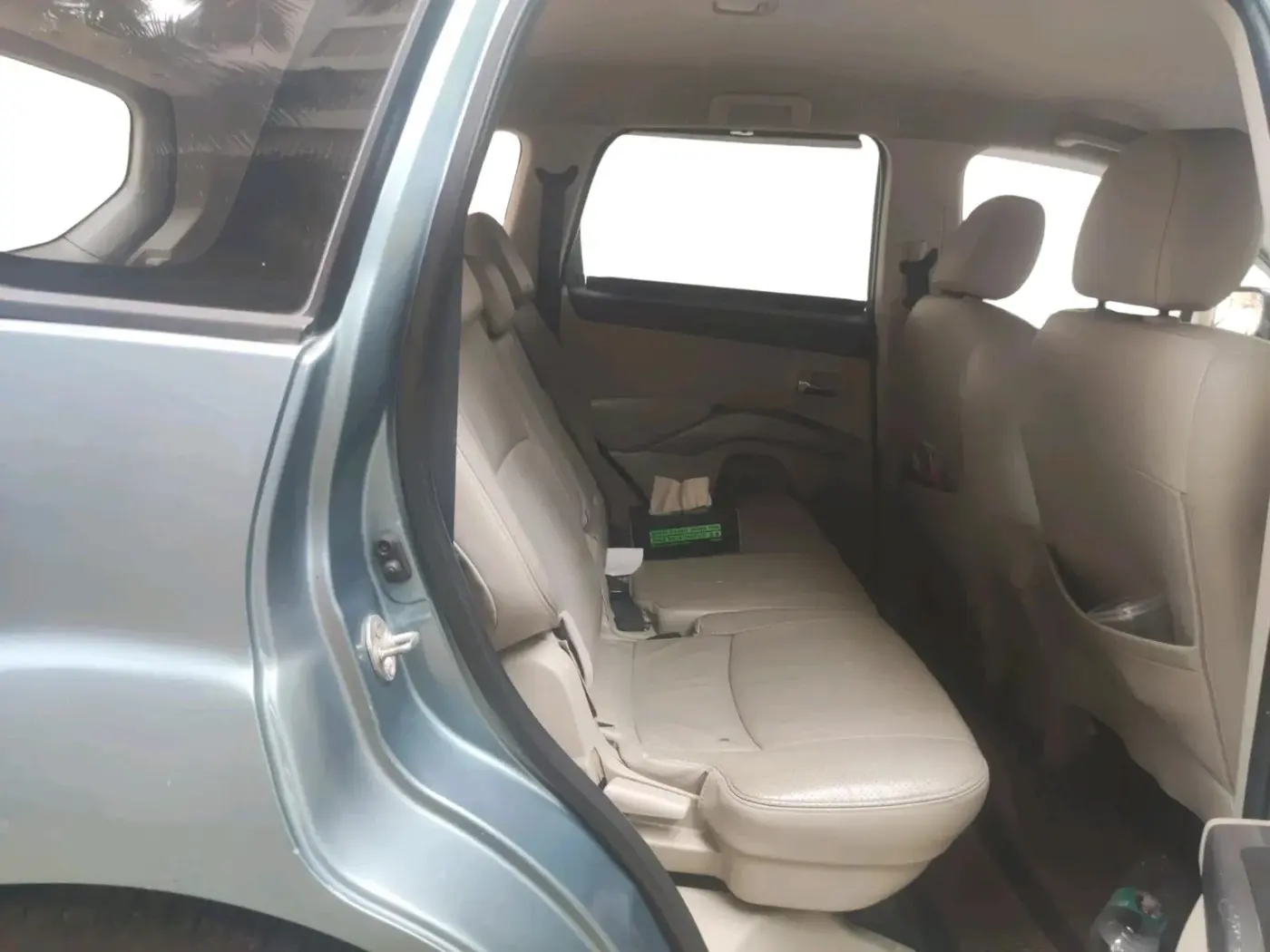 2011 Mitsubishi Outlander 2.4 MIVEC, Petrol, Automatic, 1,49,377 km, interior