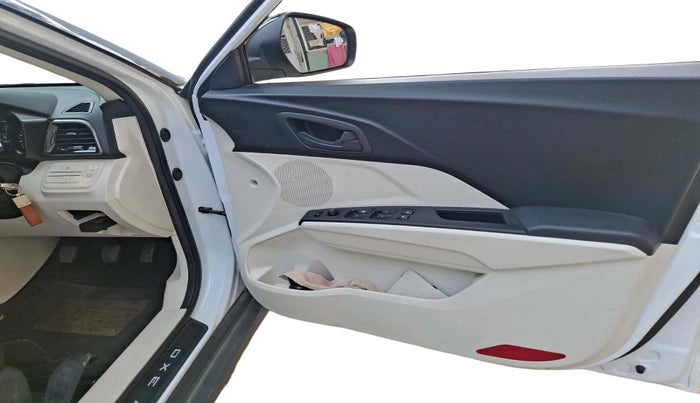 2024 Mahindra XUV 3XO MX3 1.2 L TCMPFi, Petrol, Manual, 10,868 km, interior