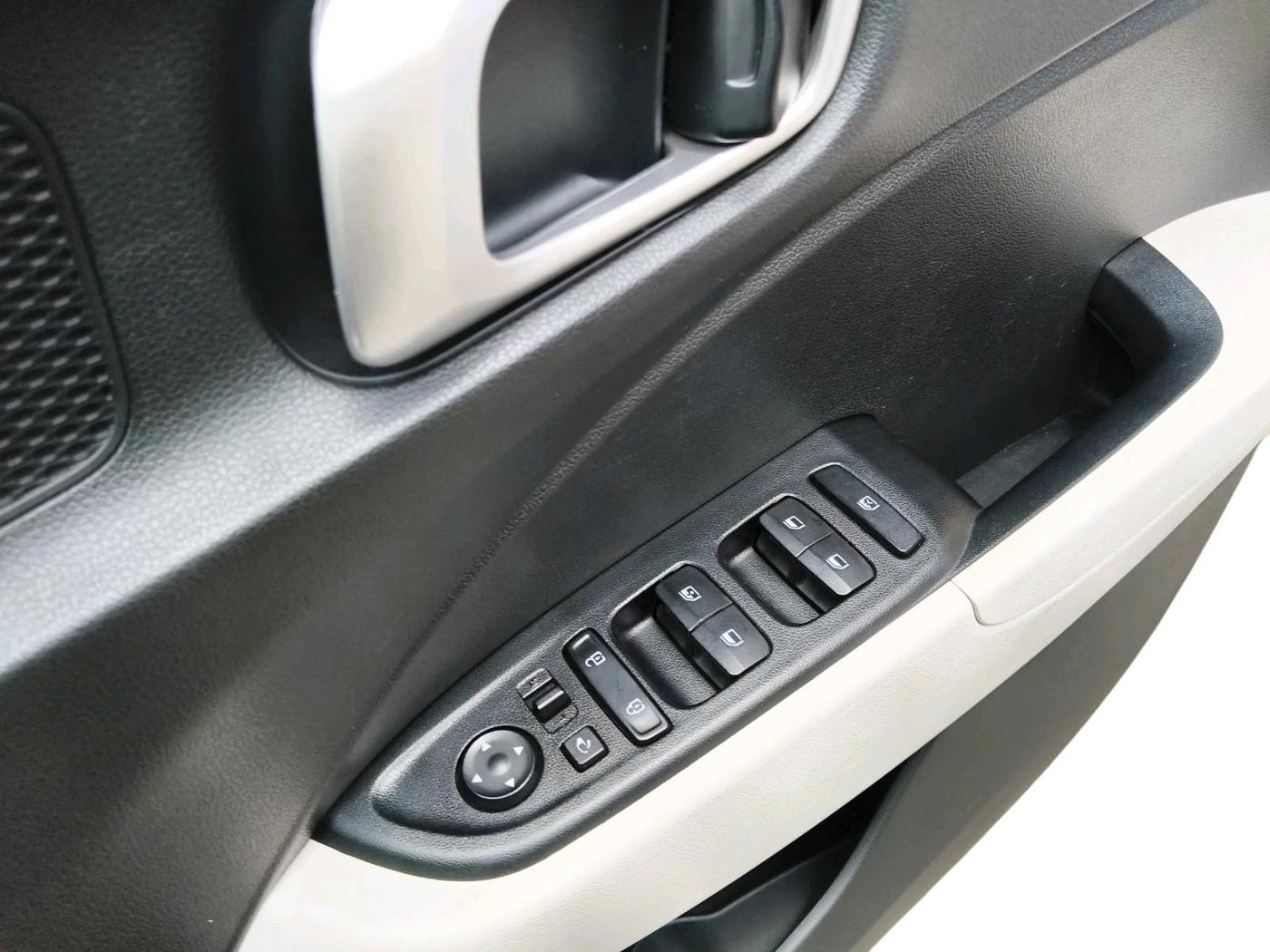 2023 Hyundai VENUE SX 1.2 PETROL, Petrol, Manual, 23,705 km, interior
