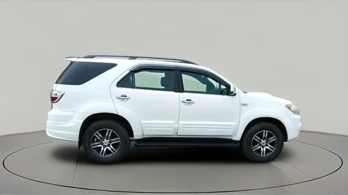2011 Toyota Fortuner 3.0 4X4 MT, Diesel, Manual, 1,64,166 km, exterior