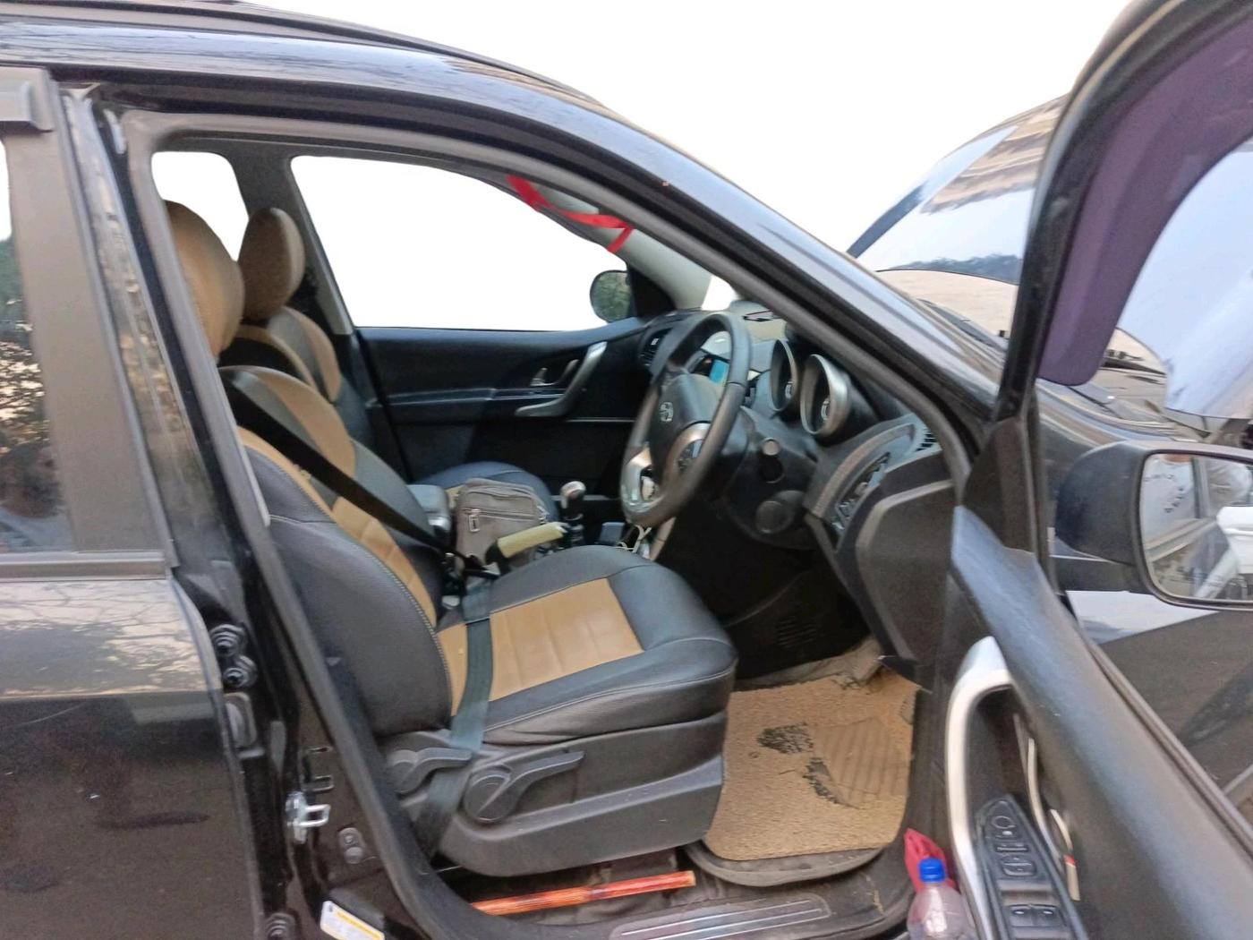 2020 Mahindra XUV500 W7, Diesel, Manual, 69,200 km, interior