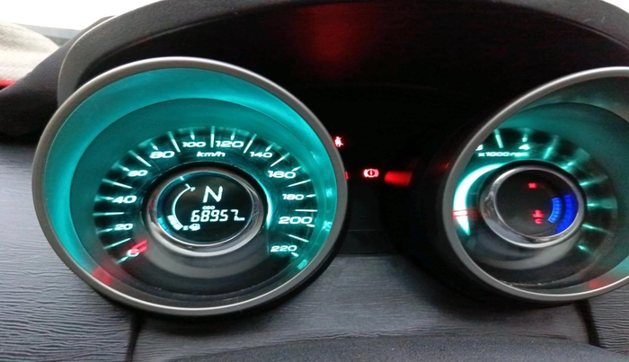 2020 Mahindra XUV500 W7, Diesel, Manual, 69,200 km, interior