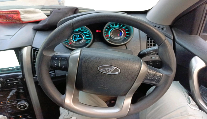 2020 Mahindra XUV500 W7, Diesel, Manual, 69,200 km, interior
