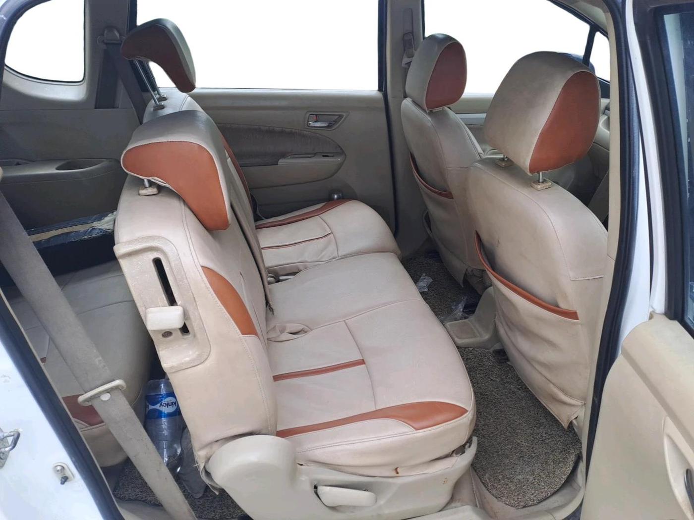 2013 Maruti Ertiga VXI CNG, CNG, Manual, 2,99,257 km, interior