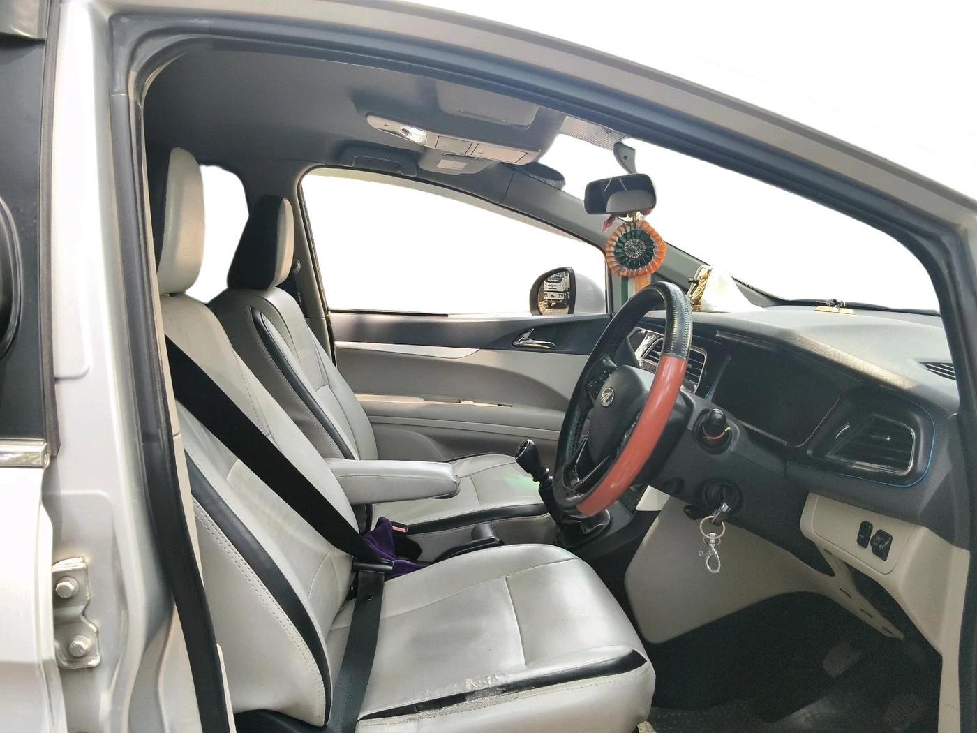 2018 Mahindra MARAZZO M6 8 STR, Diesel, Manual, 1,76,983 km, interior