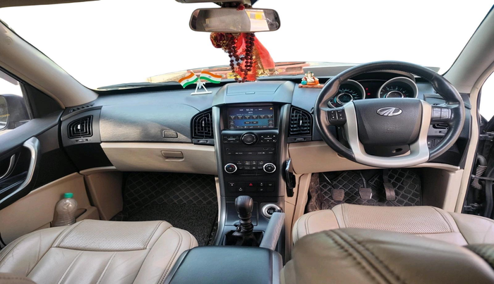 2017 Mahindra XUV500 W8, Diesel, Manual, 1,12,228 km, interior