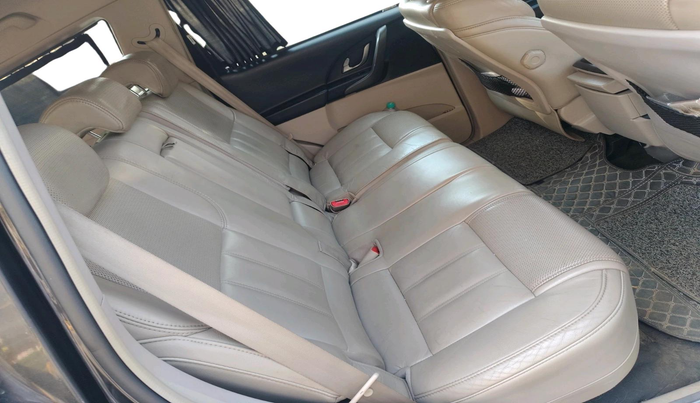 2017 Mahindra XUV500 W8, Diesel, Manual, 1,12,228 km, interior