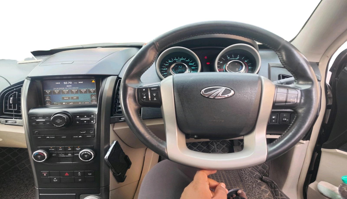 2017 Mahindra XUV500 W8, Diesel, Manual, 1,12,228 km, interior