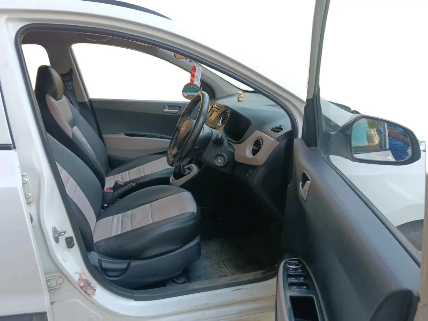 2015 Hyundai Grand i10 SPORTZ 1.2 KAPPA VTVT, Petrol, Manual, 55,000 km, interior