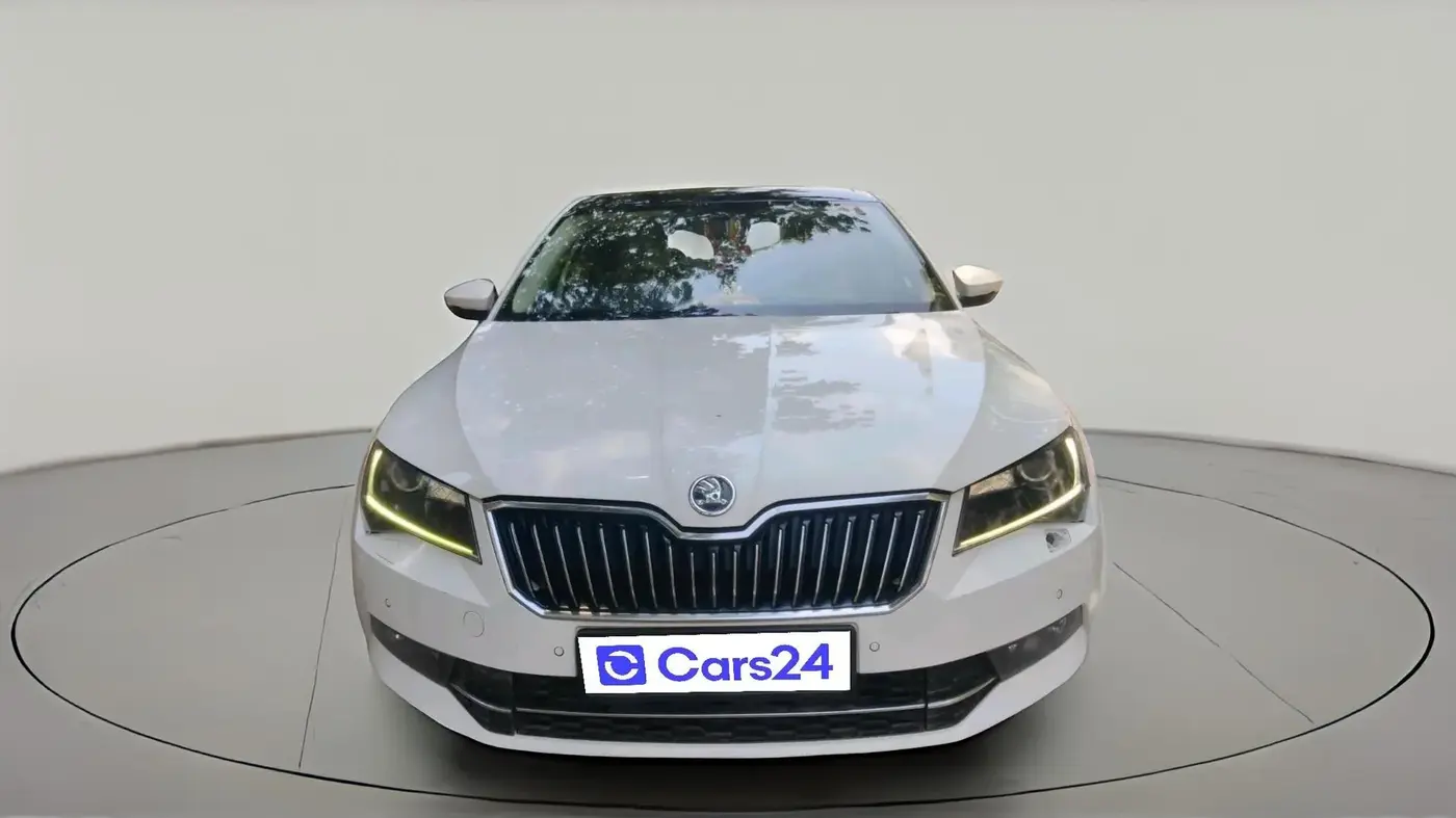 2018 Skoda Superb L&K 1.8 TSI AT, Petrol, Automatic, 1,06,199 km, exterior