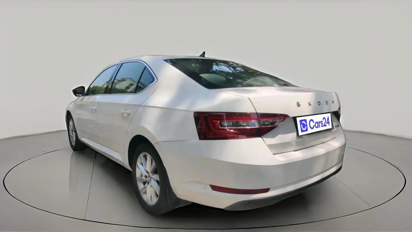 2018 Skoda Superb L&K 1.8 TSI AT, Petrol, Automatic, 1,06,199 km, exterior