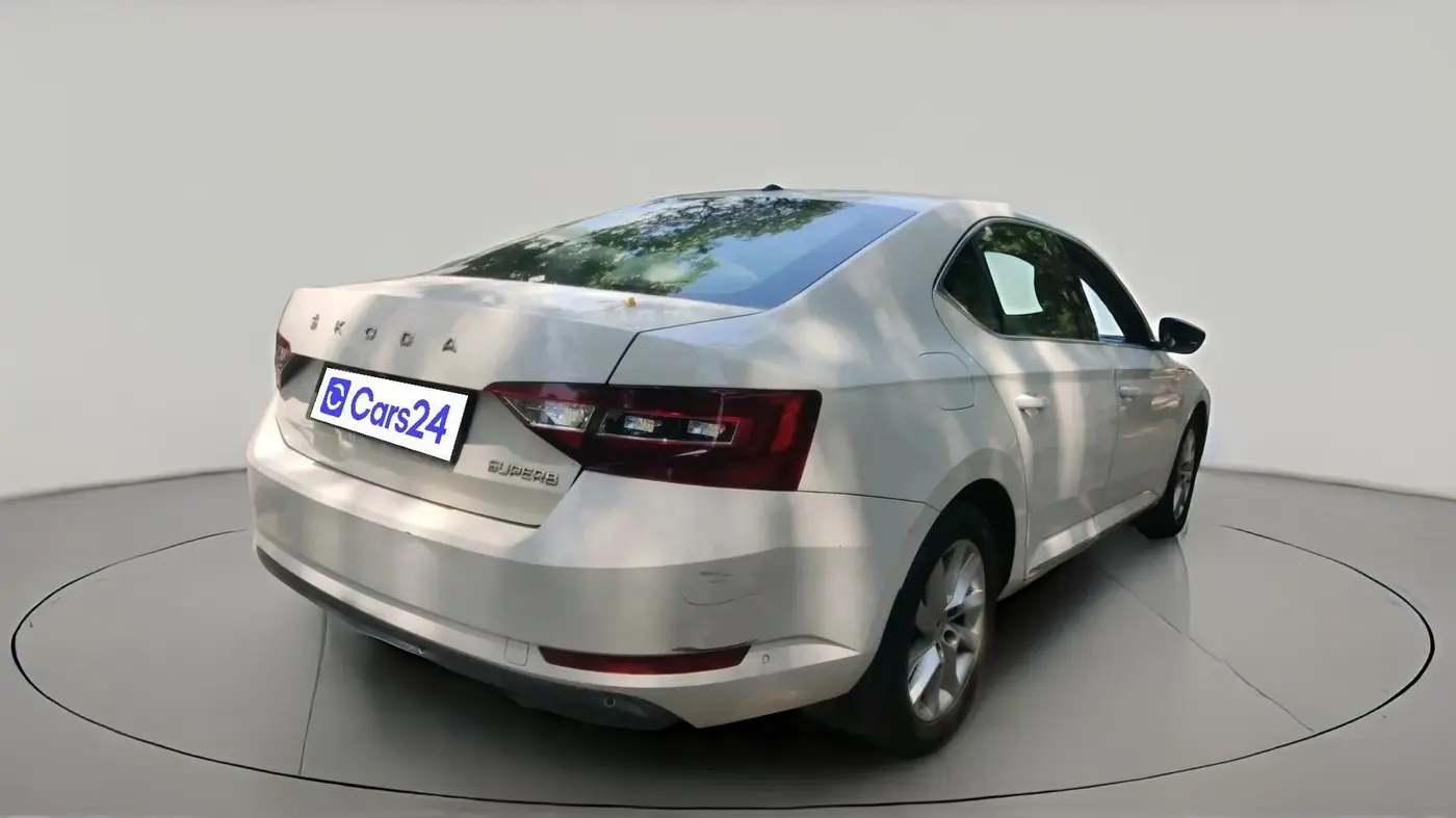 2018 Skoda Superb L&K 1.8 TSI AT, Petrol, Automatic, 1,06,199 km, exterior