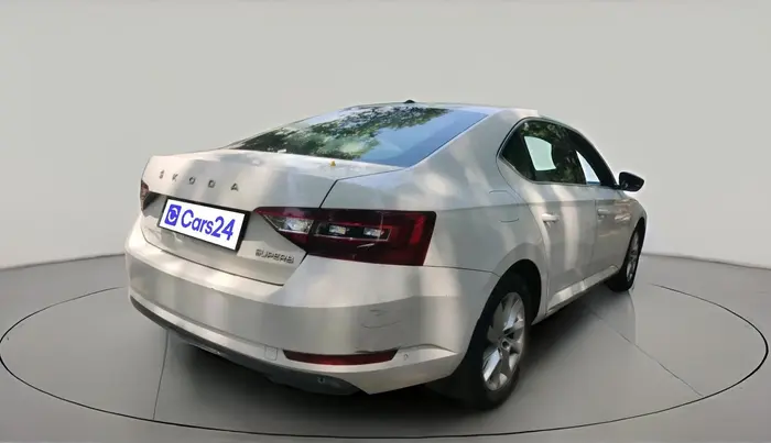 2018 Skoda Superb L&K 1.8 TSI AT, Petrol, Automatic, 1,06,199 km, exterior
