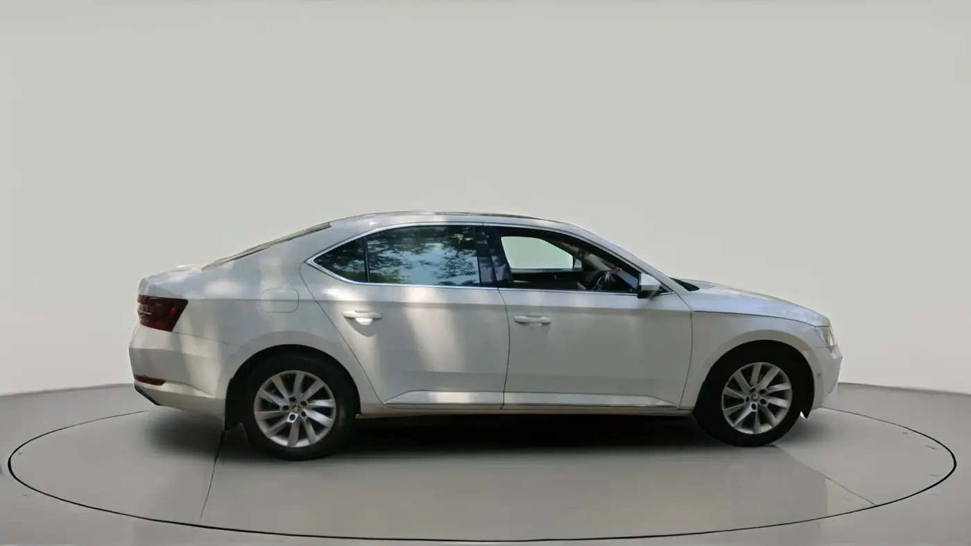 2018 Skoda Superb L&K 1.8 TSI AT, Petrol, Automatic, 1,06,199 km, exterior
