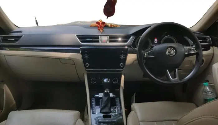 2018 Skoda Superb L&K 1.8 TSI AT, Petrol, Automatic, 1,06,199 km, interior