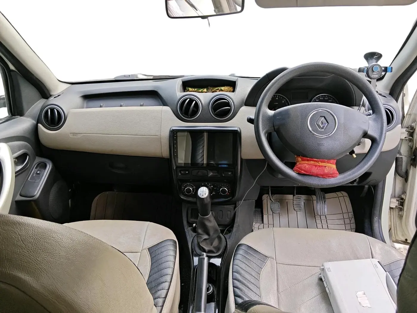 2014 Renault Duster 85 PS RXL DIESEL, Diesel, Manual, 2,08,985 km, interior