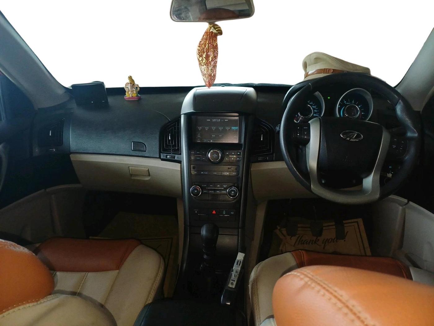 2016 Mahindra XUV500 W6, Diesel, Manual, 89,891 km, interior