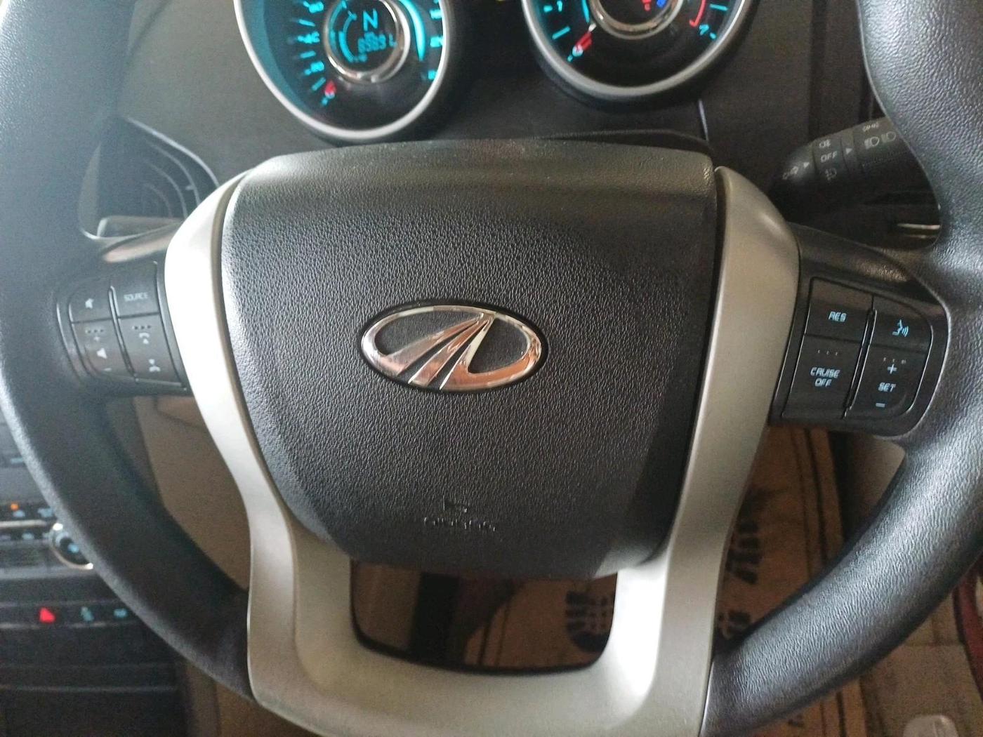2016 Mahindra XUV500 W6, Diesel, Manual, 89,891 km, interior