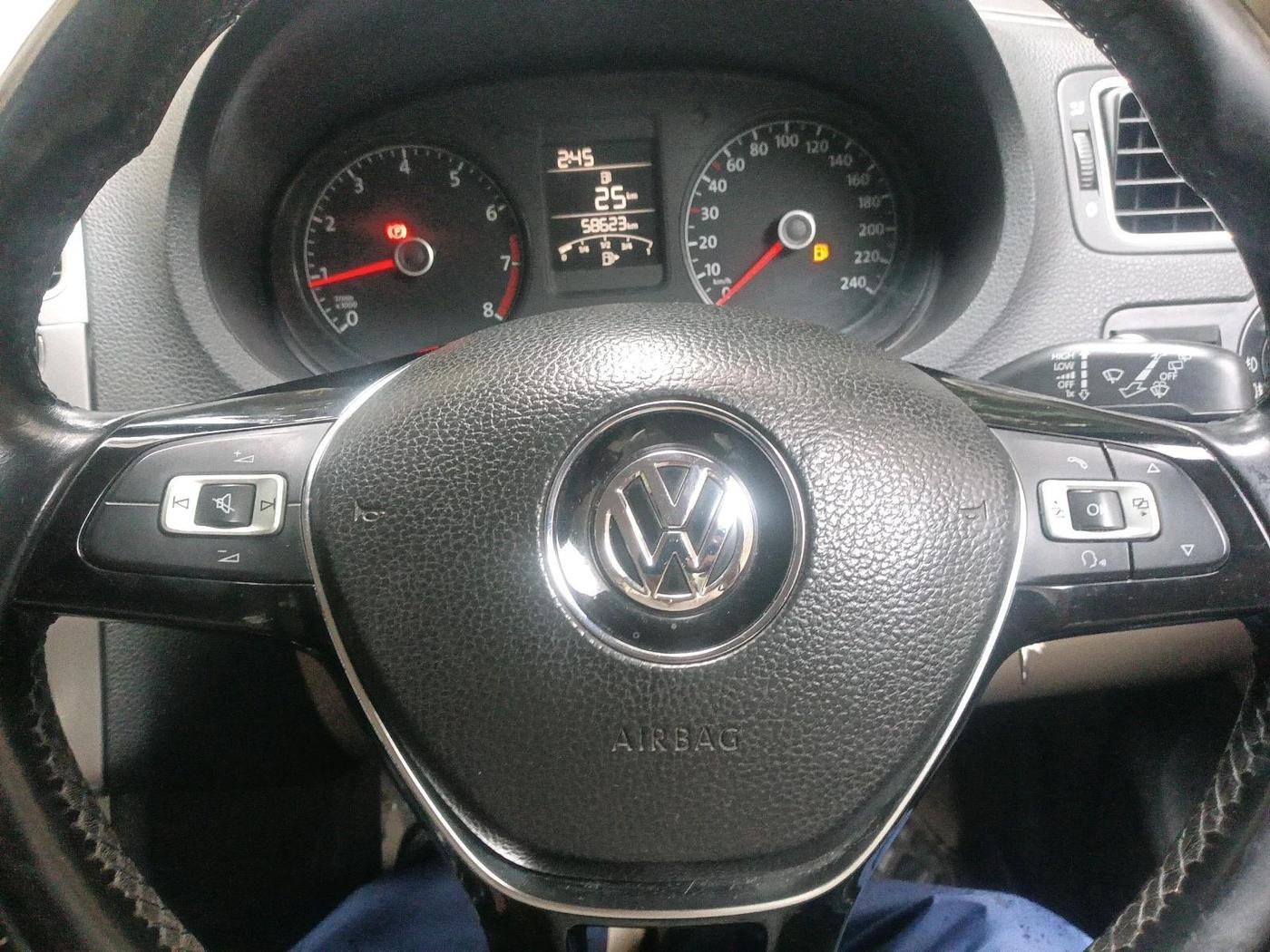 2014 Volkswagen Polo HIGHLINE1.2L, Petrol, Manual, 58,623 km, interior