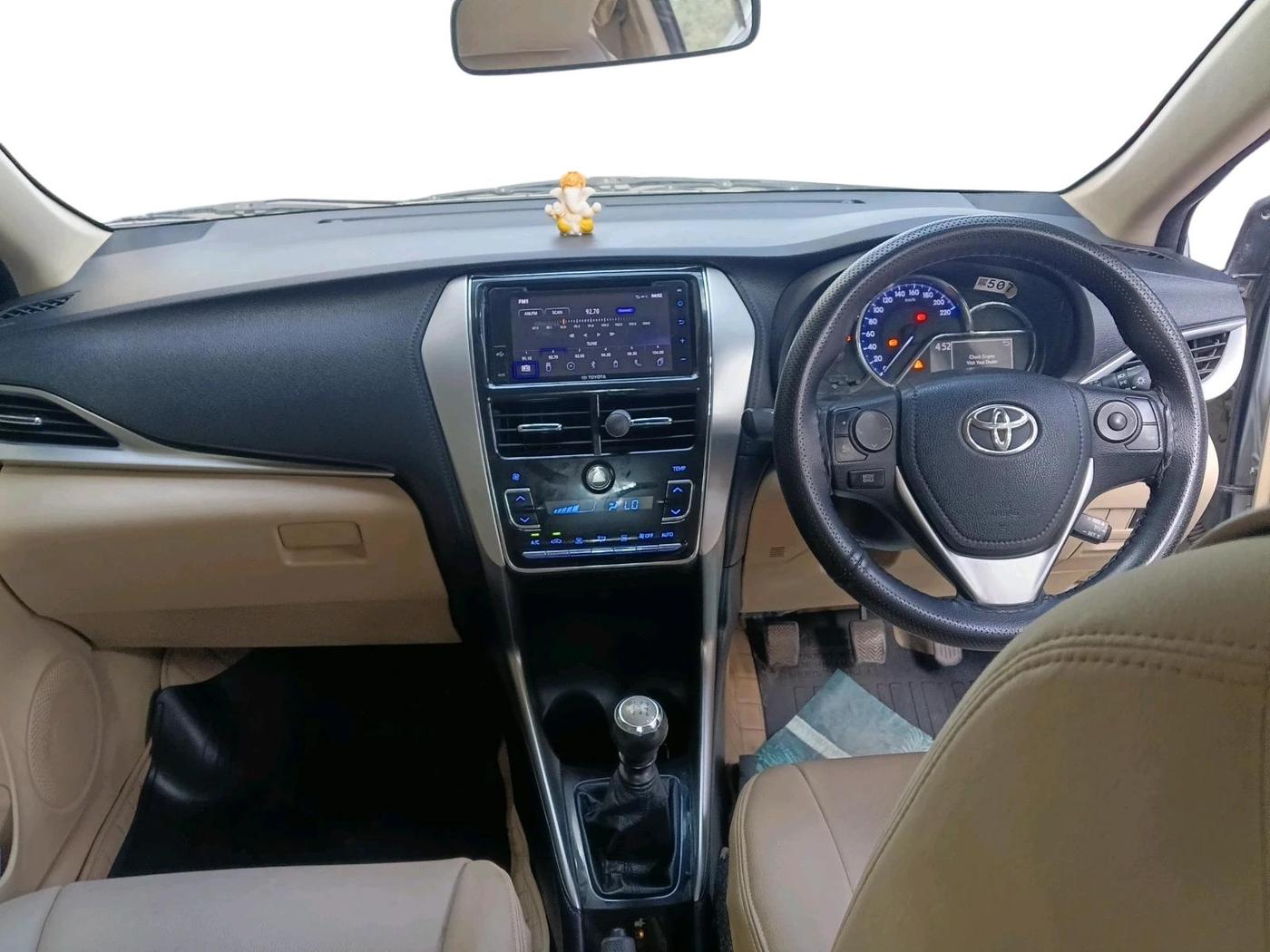 2018 Toyota YARIS V MT, Petrol, Manual, 87,737 km, interior