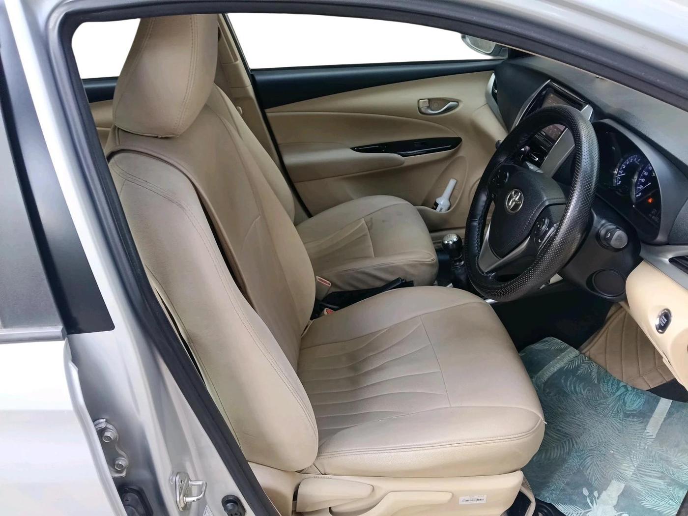 2018 Toyota YARIS V MT, Petrol, Manual, 87,737 km, interior