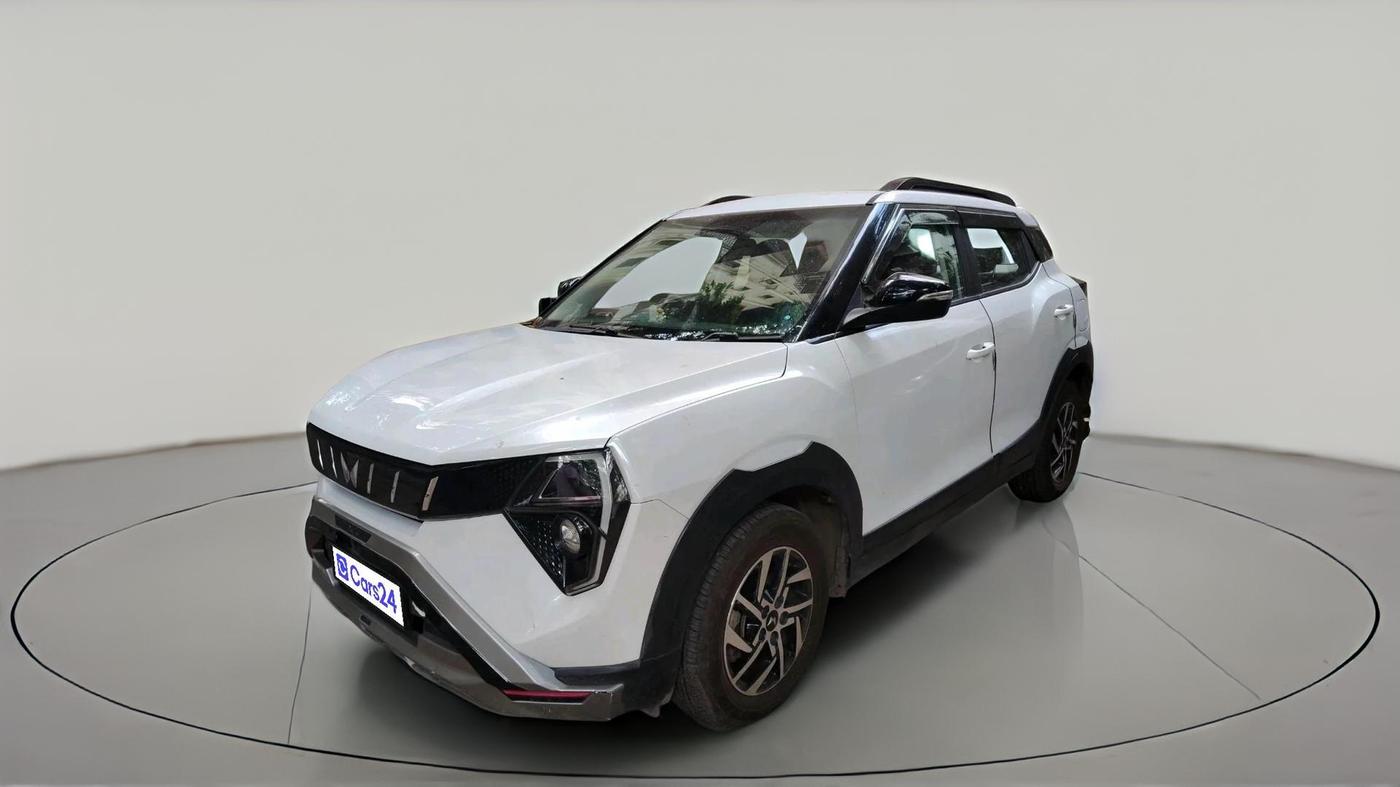 2024 Mahindra XUV 3XO AX5 1.5 Turbo Diesel Autoshift Plus, Diesel, Automatic, 62,595 km, exterior