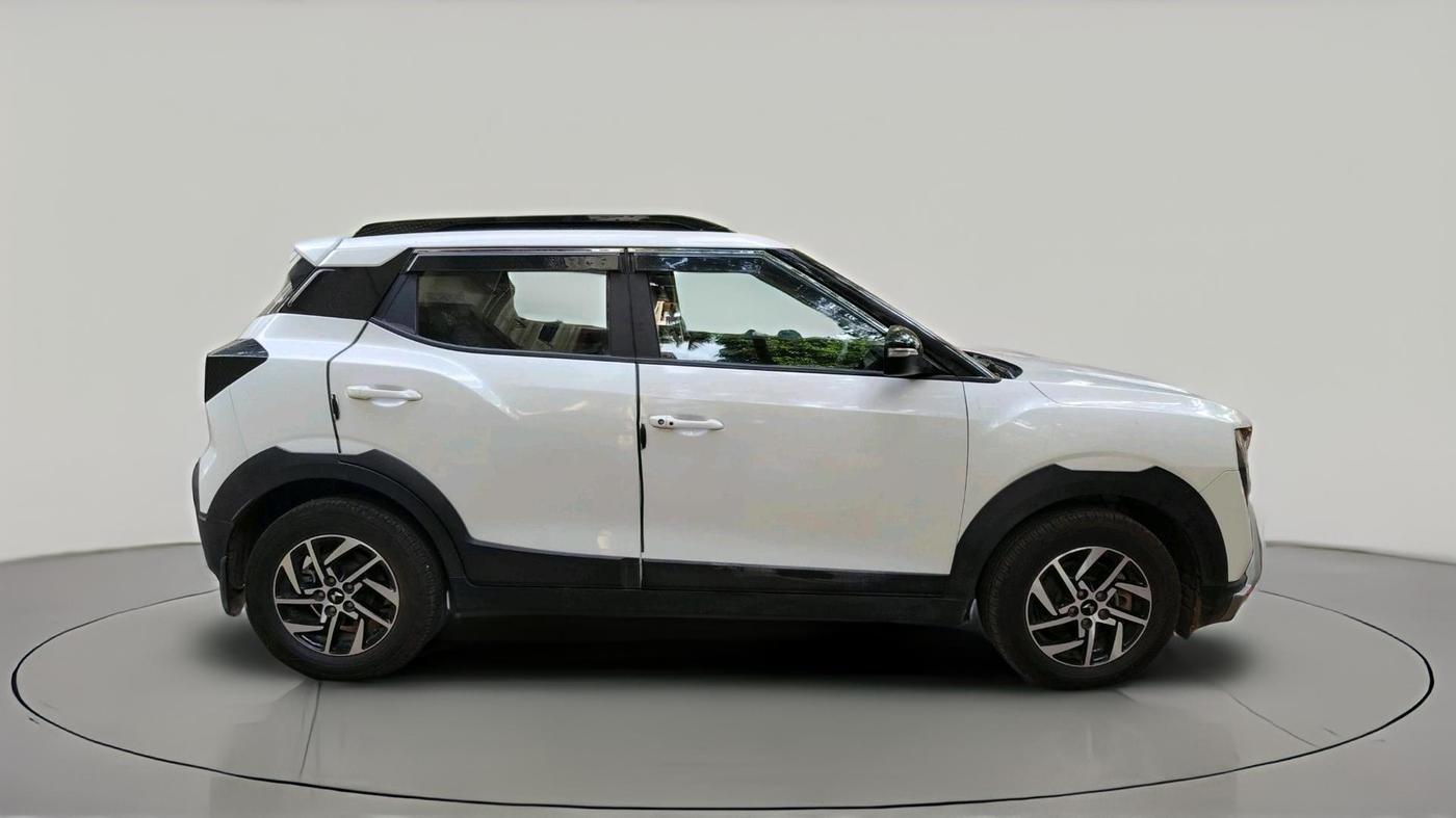 2024 Mahindra XUV 3XO AX5 1.5 Turbo Diesel Autoshift Plus, Diesel, Automatic, 62,595 km, exterior