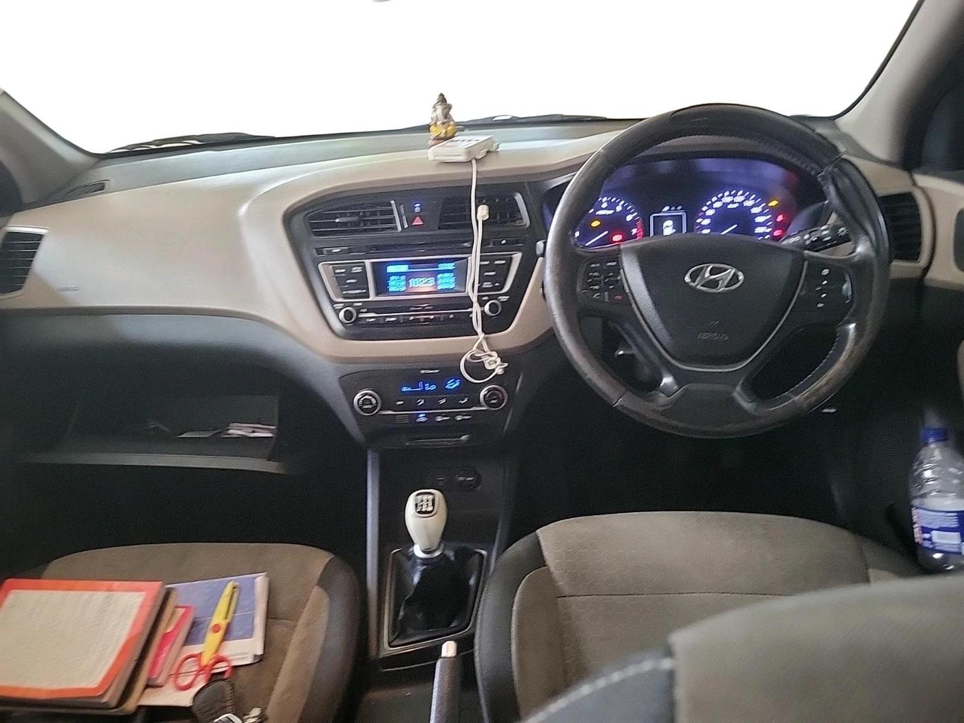 2015 Hyundai Elite i20 ASTA 1.2, Petrol, Manual, 1,30,745 km, interior