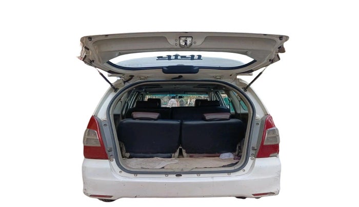 2014 Toyota Innova 2.5 VX 8 STR, Diesel, Manual, 2,29,474 km, exterior