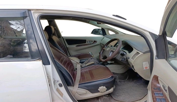 2014 Toyota Innova 2.5 VX 8 STR, Diesel, Manual, 2,29,474 km, interior