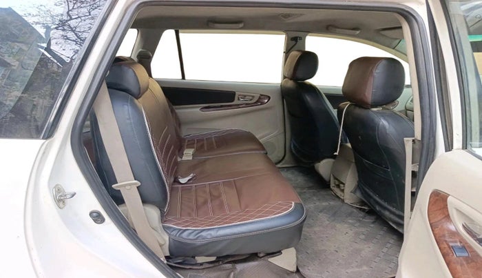 2014 Toyota Innova 2.5 VX 8 STR, Diesel, Manual, 2,29,474 km, interior