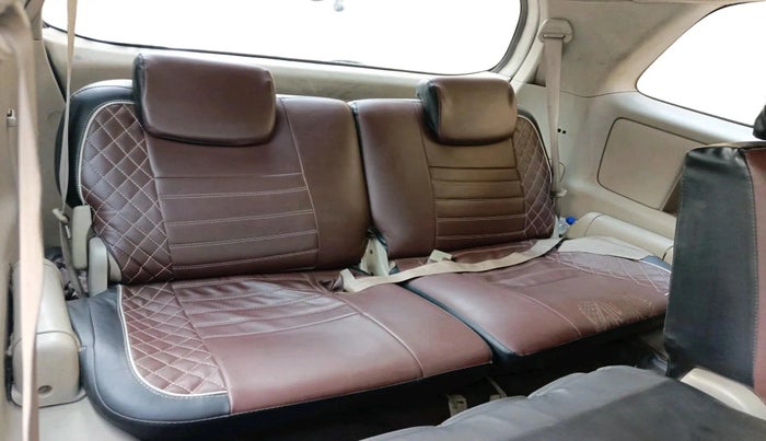 2014 Toyota Innova 2.5 VX 8 STR, Diesel, Manual, 2,29,474 km, interior