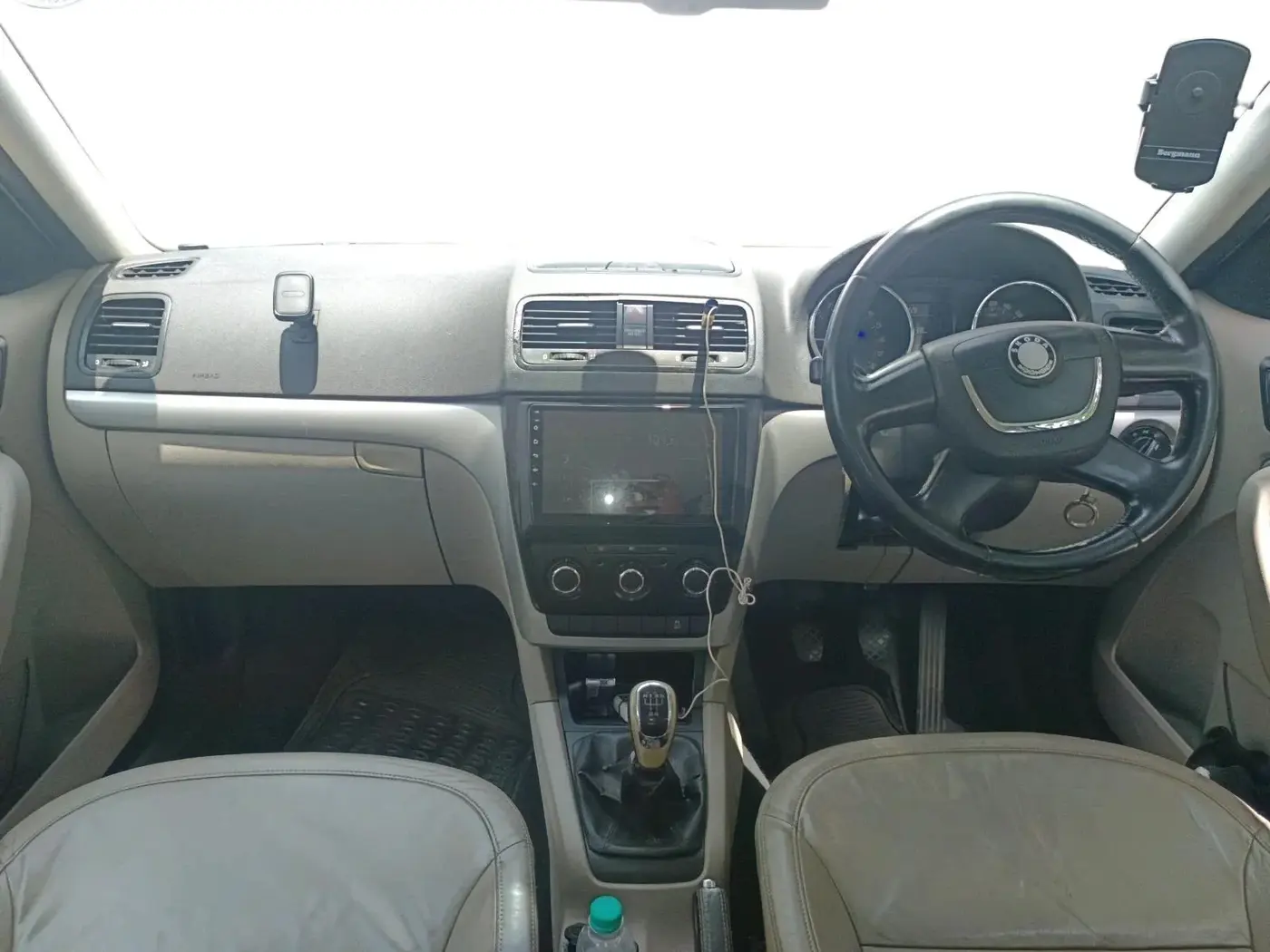 2011 Skoda Yeti AMBITION 2.0 TDI CR 4X2, Diesel, Manual, 1,19,586 km, interior