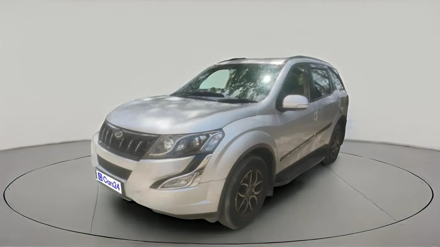 2017 Mahindra XUV500 W6 AT, Diesel, Automatic, 91,108 km, exterior