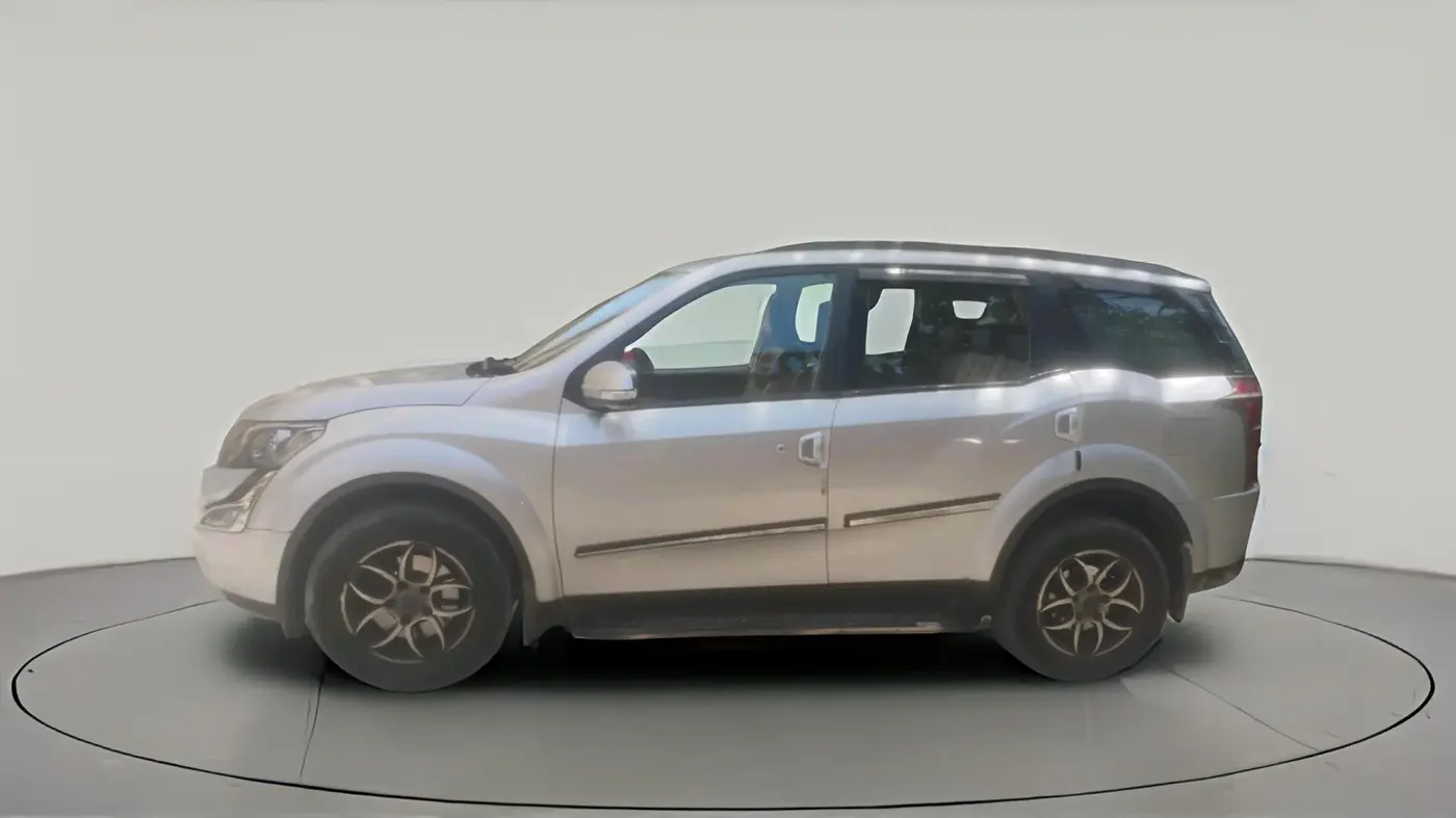 2017 Mahindra XUV500 W6 AT, Diesel, Automatic, 91,108 km, exterior
