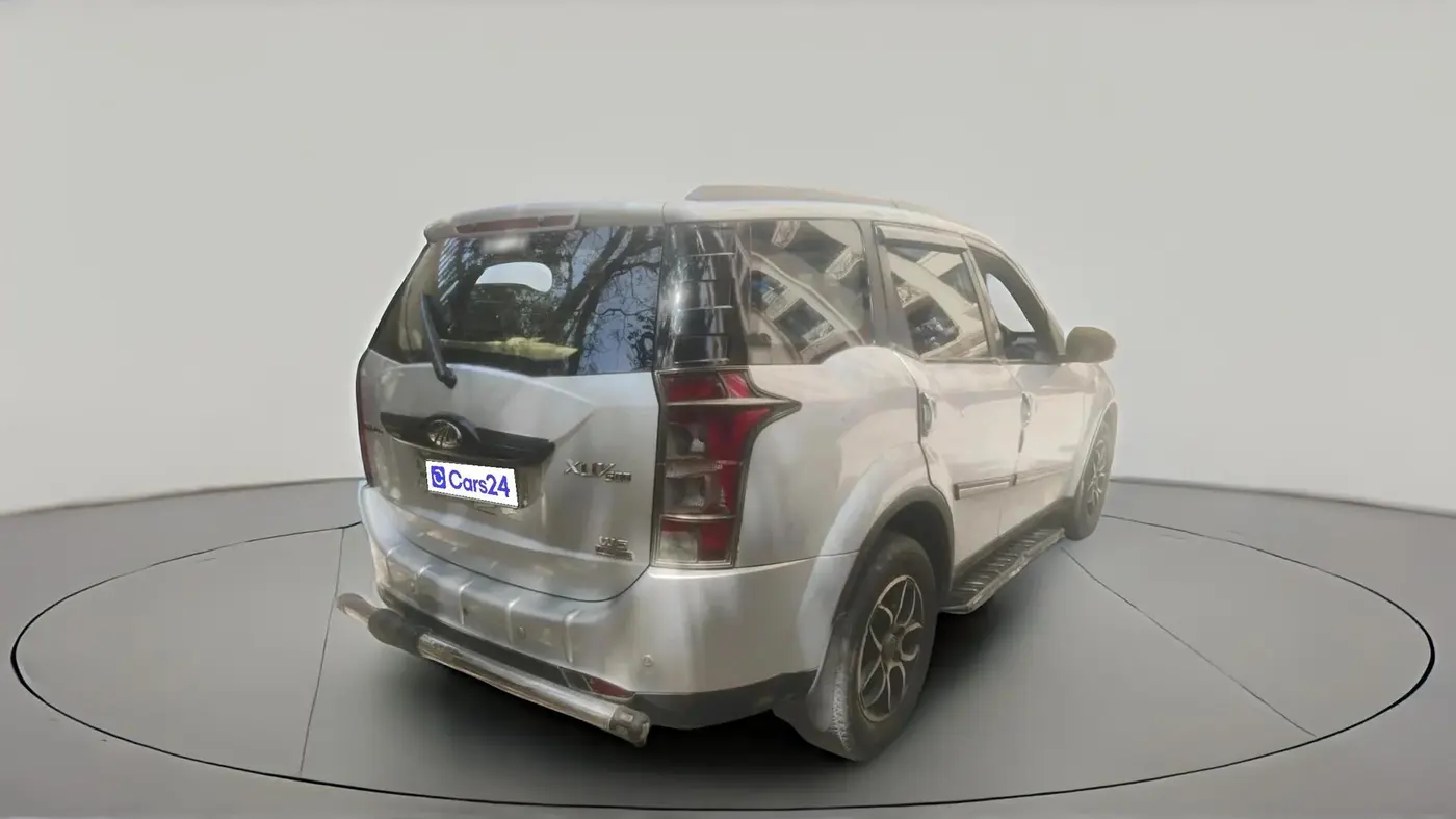2017 Mahindra XUV500 W6 AT, Diesel, Automatic, 91,108 km, exterior
