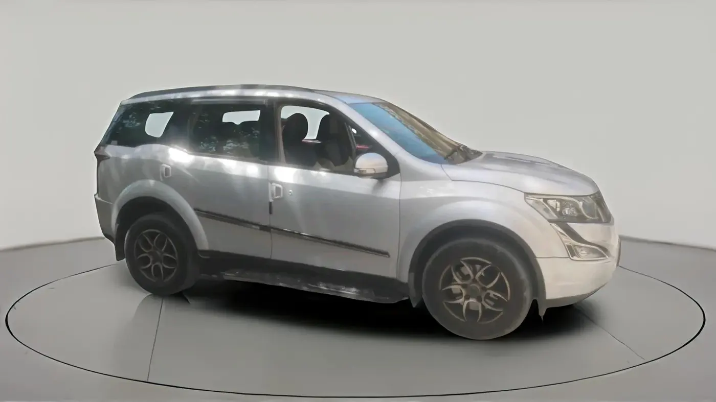 2017 Mahindra XUV500 W6 AT, Diesel, Automatic, 91,108 km, exterior