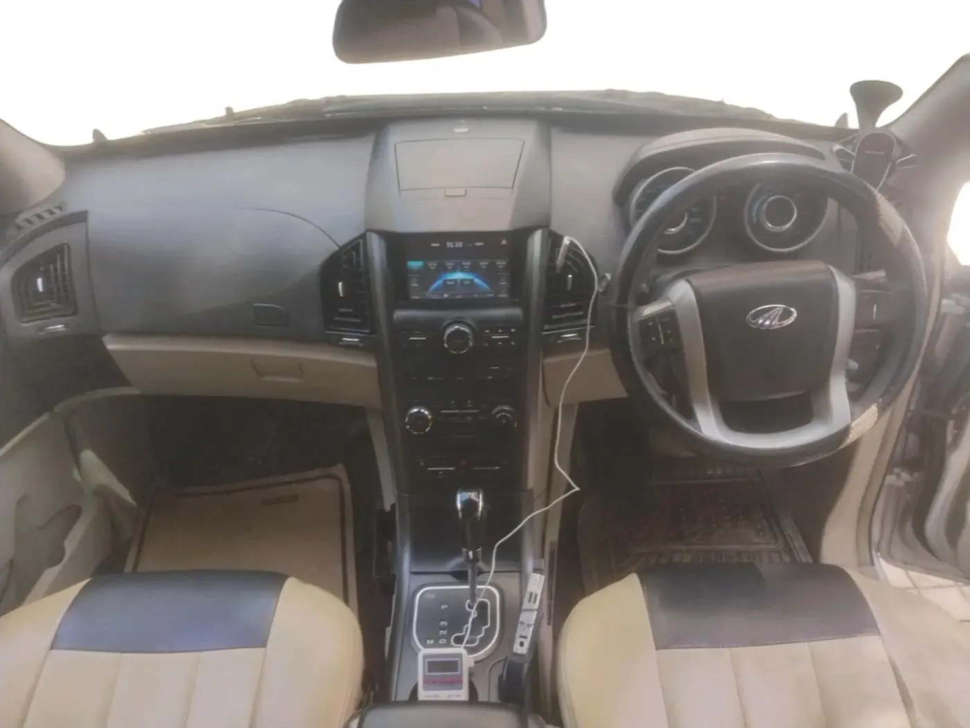 2017 Mahindra XUV500 W6 AT, Diesel, Automatic, 91,108 km, interior