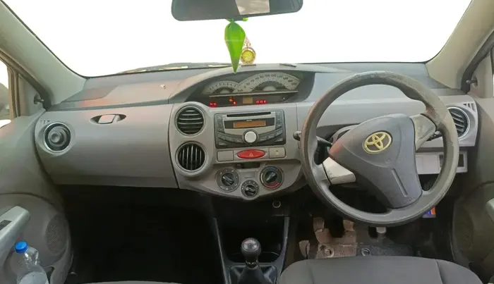 2011 Toyota Etios Liva V, Petrol, Manual, 1,15,000 km, interior