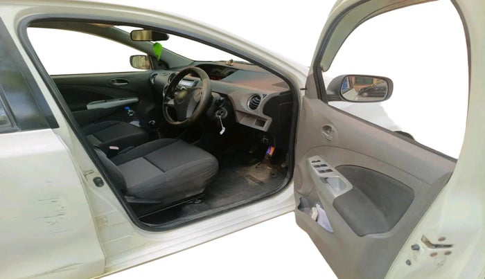 2011 Toyota Etios Liva V, Petrol, Manual, 1,15,000 km, interior