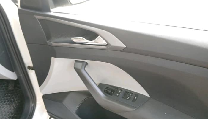 2025 Skoda KUSHAQ  Signature 1.0L TSI MT , Petrol, Manual, 5,592 km, interior