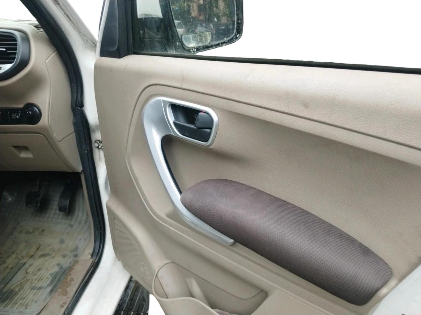 2016 Mahindra TUV300 T8 AMT, Diesel, Automatic, 47,139 km, interior