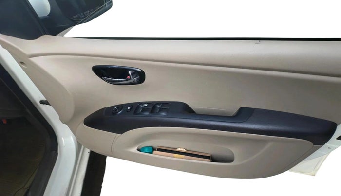 2010 Hyundai i10 SPORTZ 1.2 AT, Petrol, Automatic, 74,411 km, interior